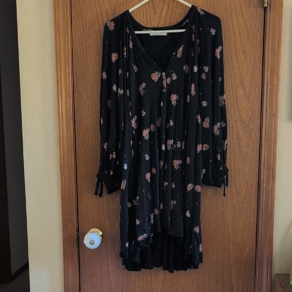 We The Free Black Floral Dress - Picture 1 of 6